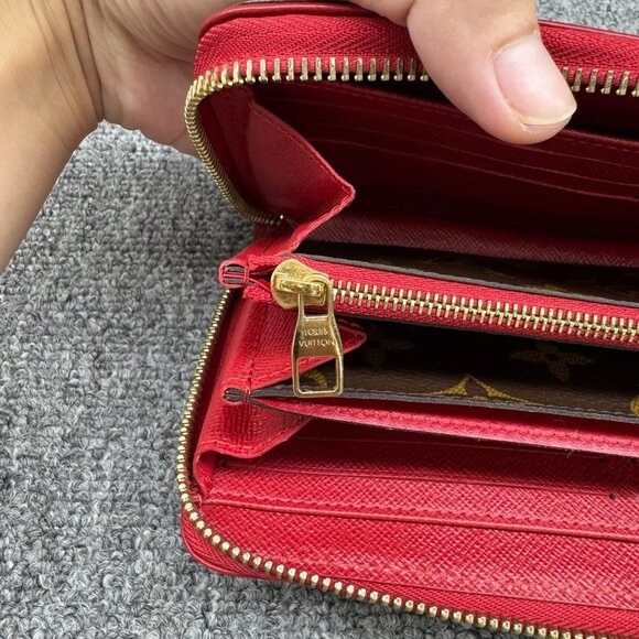 Louis Vuitton Leather Wallet 385-081325 - Picture 11 of 14